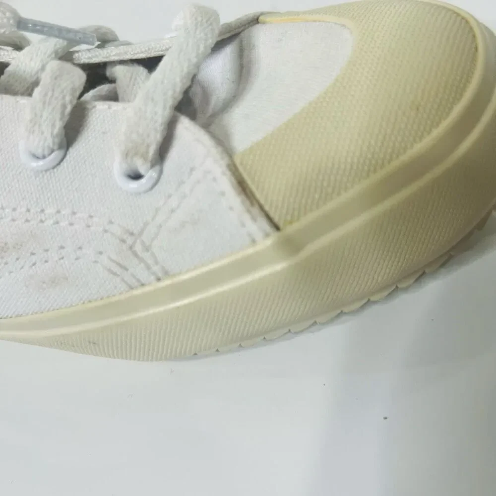 Veja Nova Logo Sneakers Green White Sz 10 small stain NEW